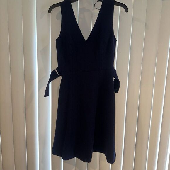 Vince Camuto Pixie Crepe V-Neck Fit & Flare Dress in Navy, Size 2. NWT. 2 - Picture 2 of 10